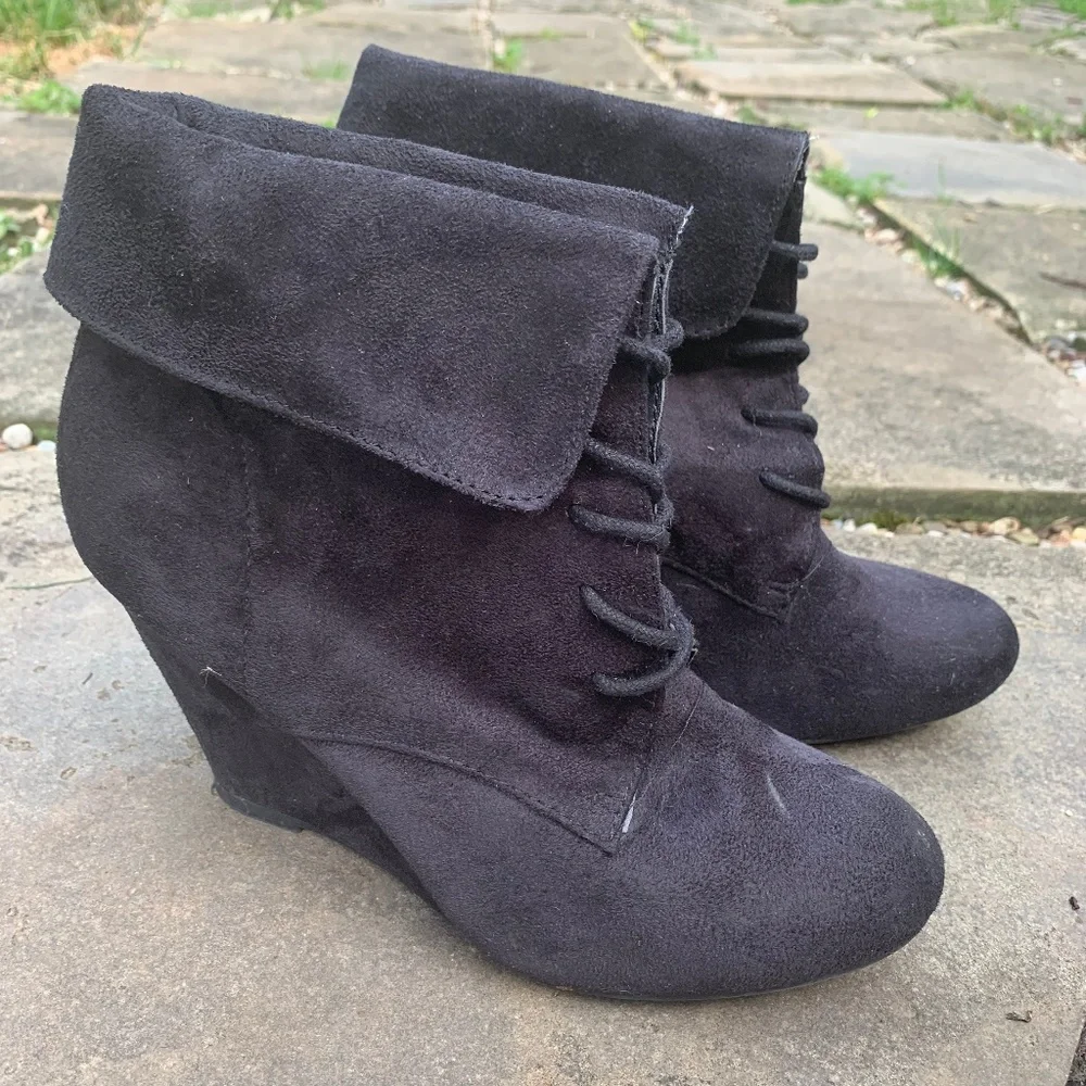 Zigi Soho Black Lace-Up Wedge Ankle Booties